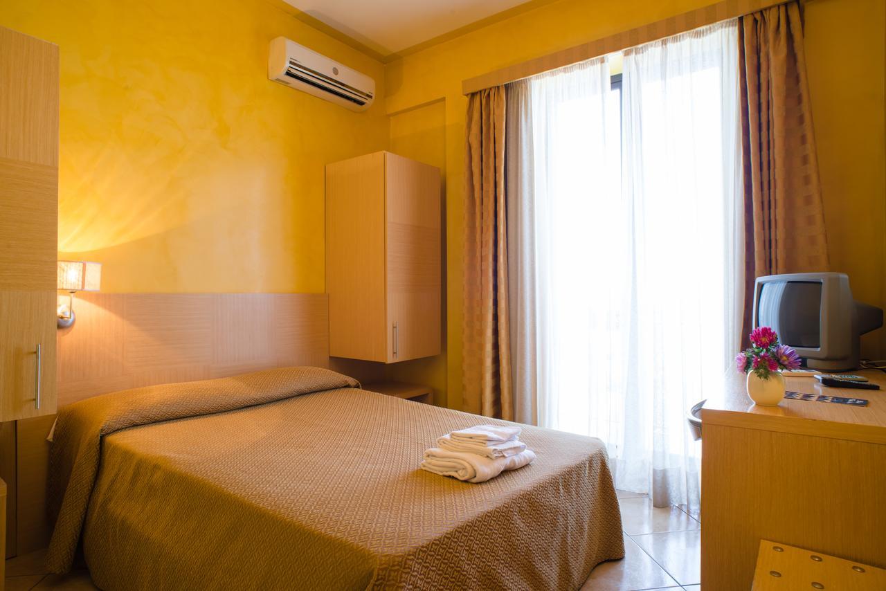 Hotel Villa Mare Altavilla Milicia Habitación foto
